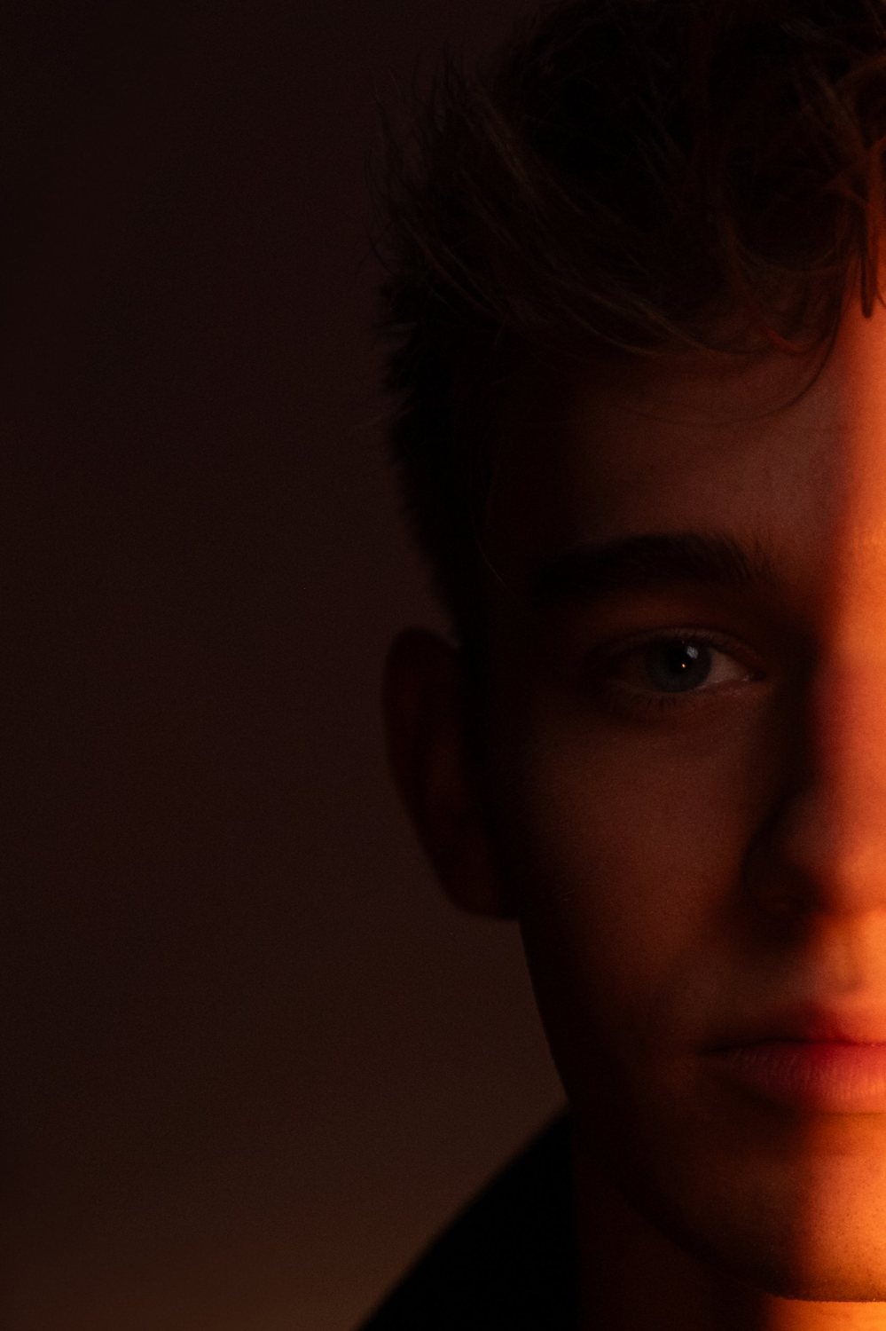 Jon, halbes Gesicht im Schatten